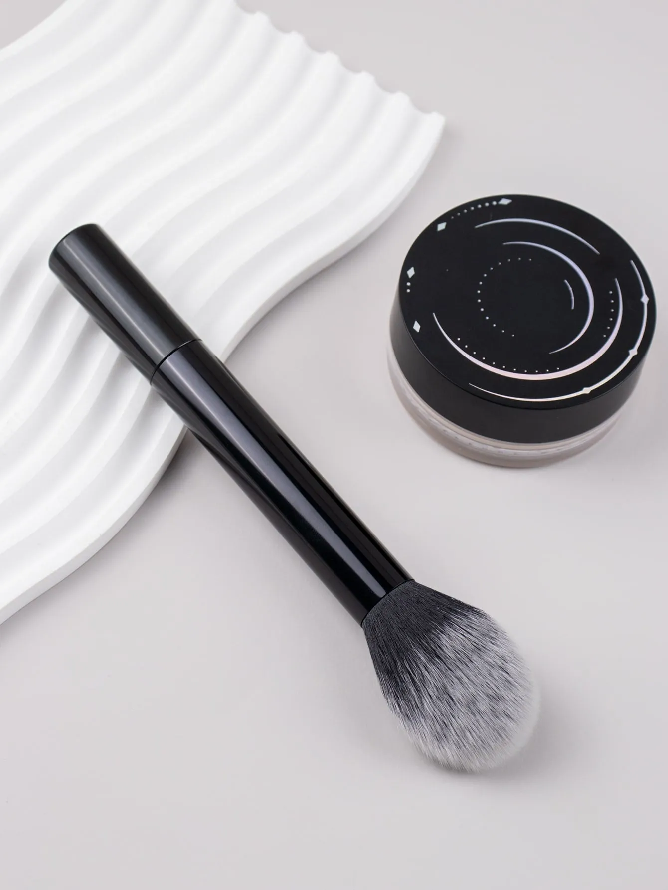 1pc Orange Loose Powder Brush, Traceless Portable Flame Retardant Makeup Brush, Cosmetic Tool